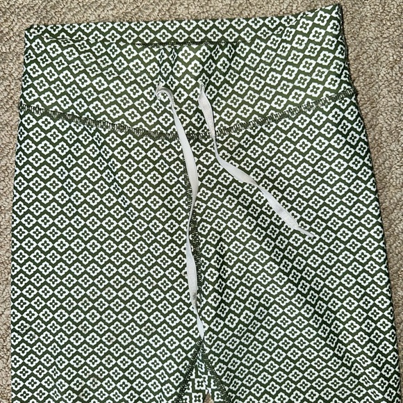 White Fox Sarah’s Day Active wear collection - Picture 3 of 4